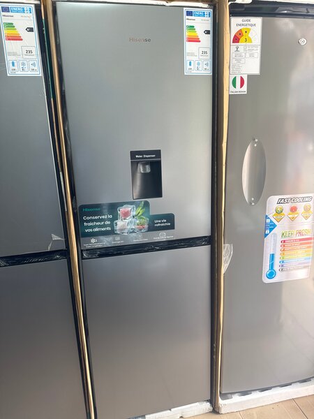 RÉFRIGÉRATEUR HISENSE 240L