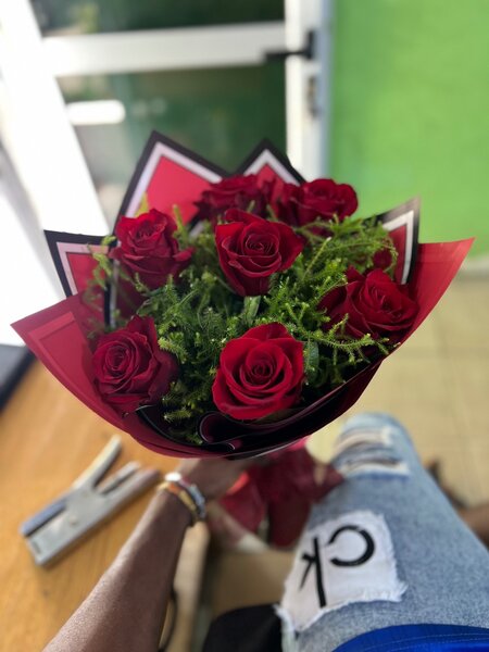 Bouquet de Roses Rouges Élégantes