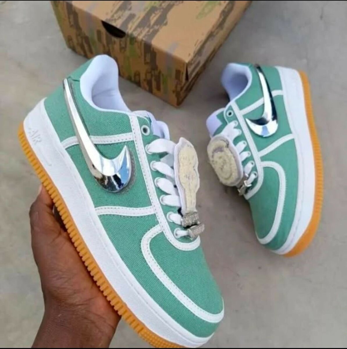 NIKE AIRFORCE GREEN