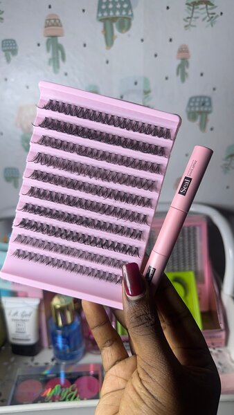 Faux cils et colle longue tenue