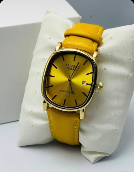 Montre Quartz Jaune Élégante
