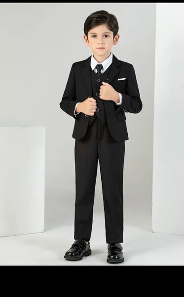 Costume élégant garçon