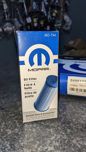 Engine Oil Filter For Jeep Grand Cherokee WK2 & Dodge Dura