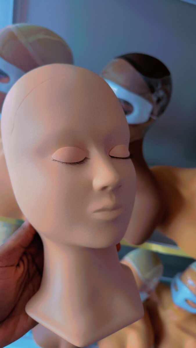 Lash practice mannequin with paris