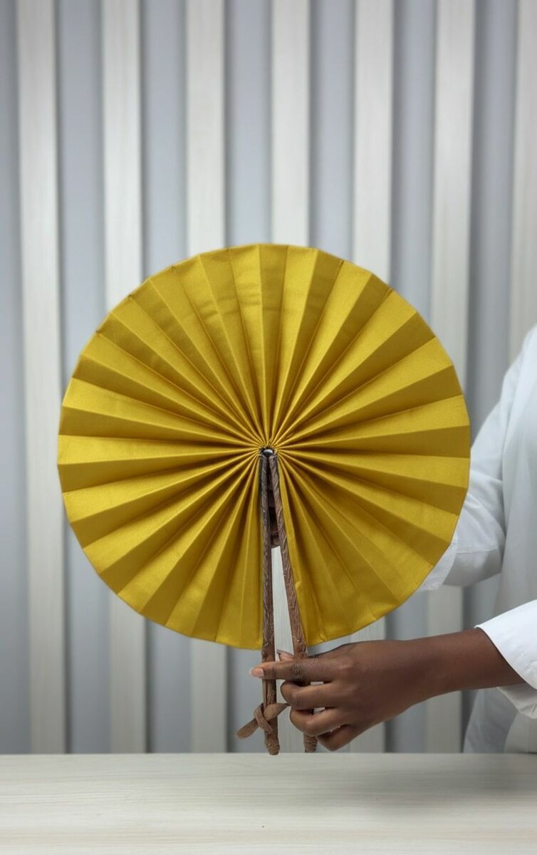 Éventail rond coloré en tissu