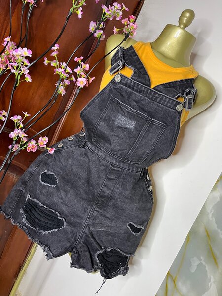 Salopette Short en Jean Déchiré
