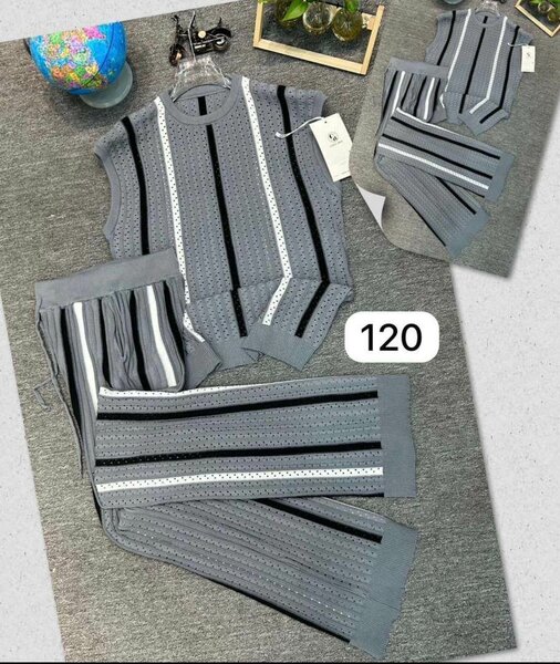 Costume femme en tricot rayé