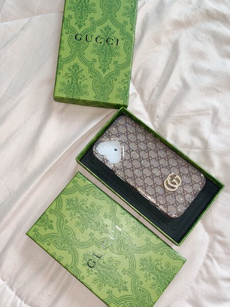 Housse Gucci élégante pour iPhone