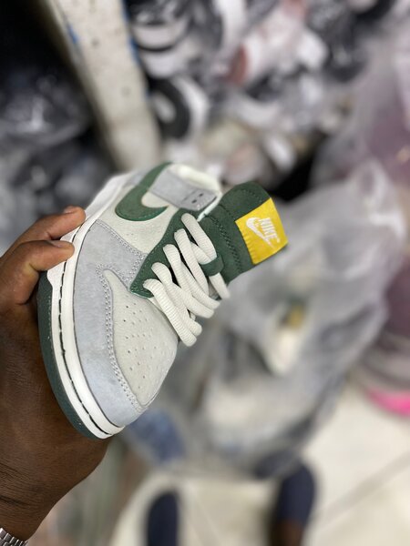 Baskets Nike Vert et Gris