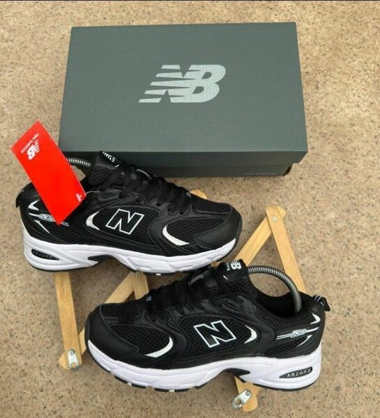 Chaussures  New Balance noir