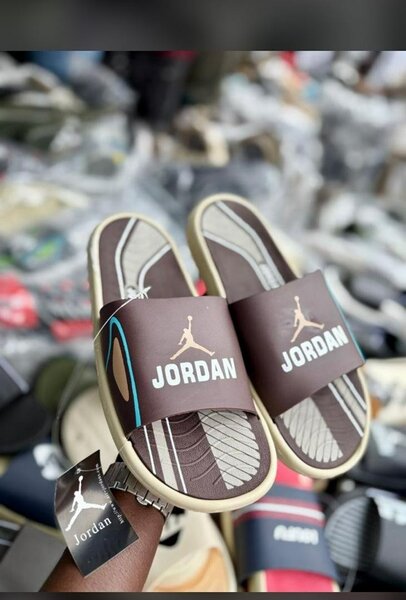 Claquettes élégantes pour hommes