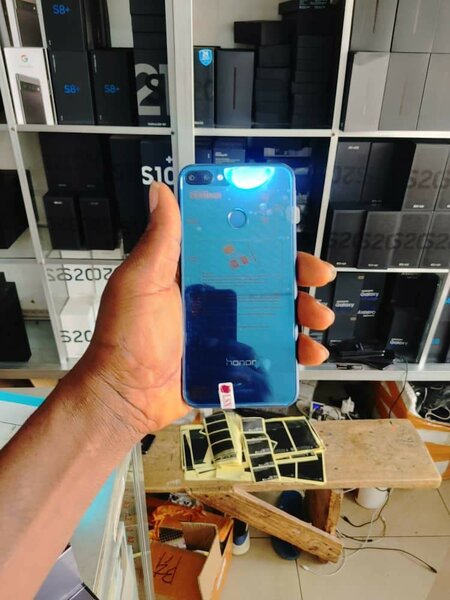 Brand new Huawei honor 9i 128gb/6gb ram 5000mAh battery capa