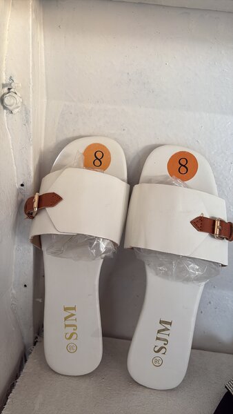 Sandales blanches élégantes