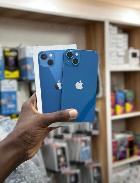 iPhone 13 simple juste descellé