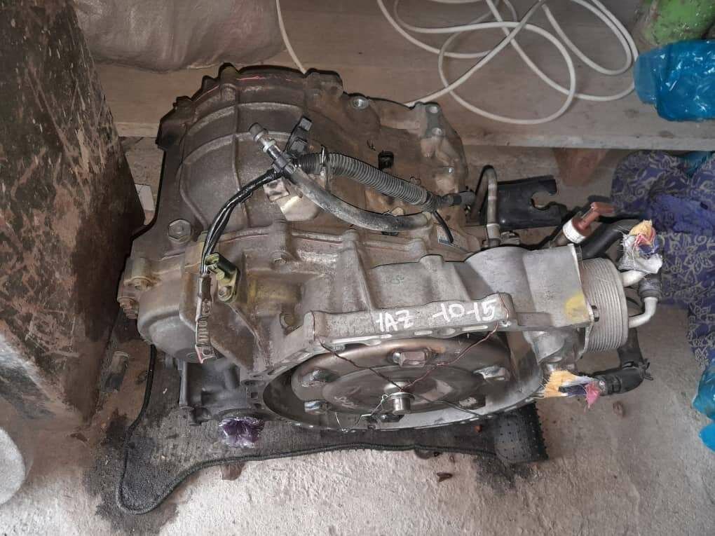 Тойота виш 2003г 2об  Коробка вариатор. Продаю 10 штекер.