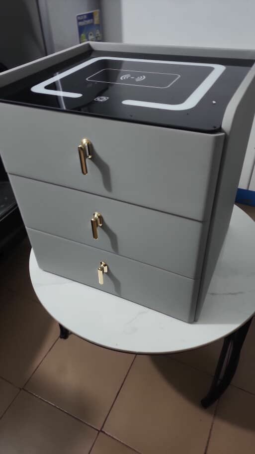 Table de chevet intelligente