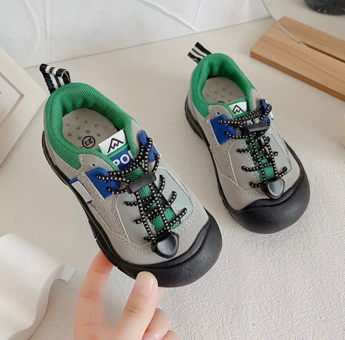 Кроссовки новые, 26 размер