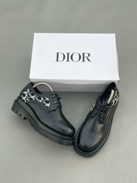 Chaussures Dior élégantes