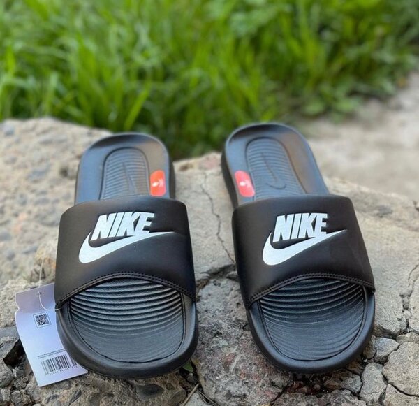 Nike victori one slides