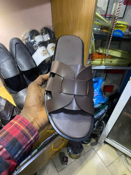 Sandales en cuir marron élégant