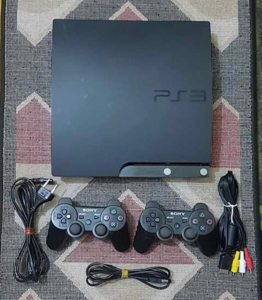 Ps3  Slim + 30 Jeux intégrés + 2 manettes// nouvel arrivage