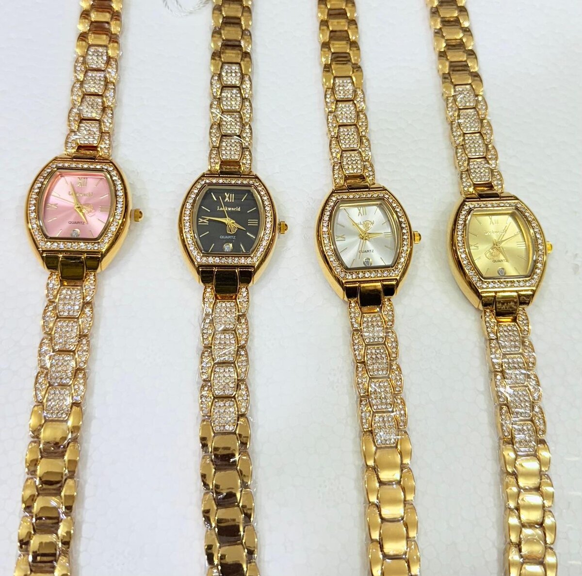 Montres élégantes or femme