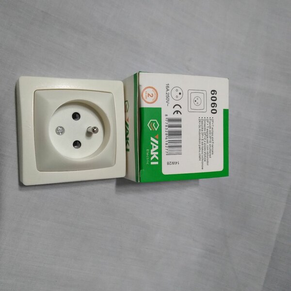 Prise murale électrique Yaki