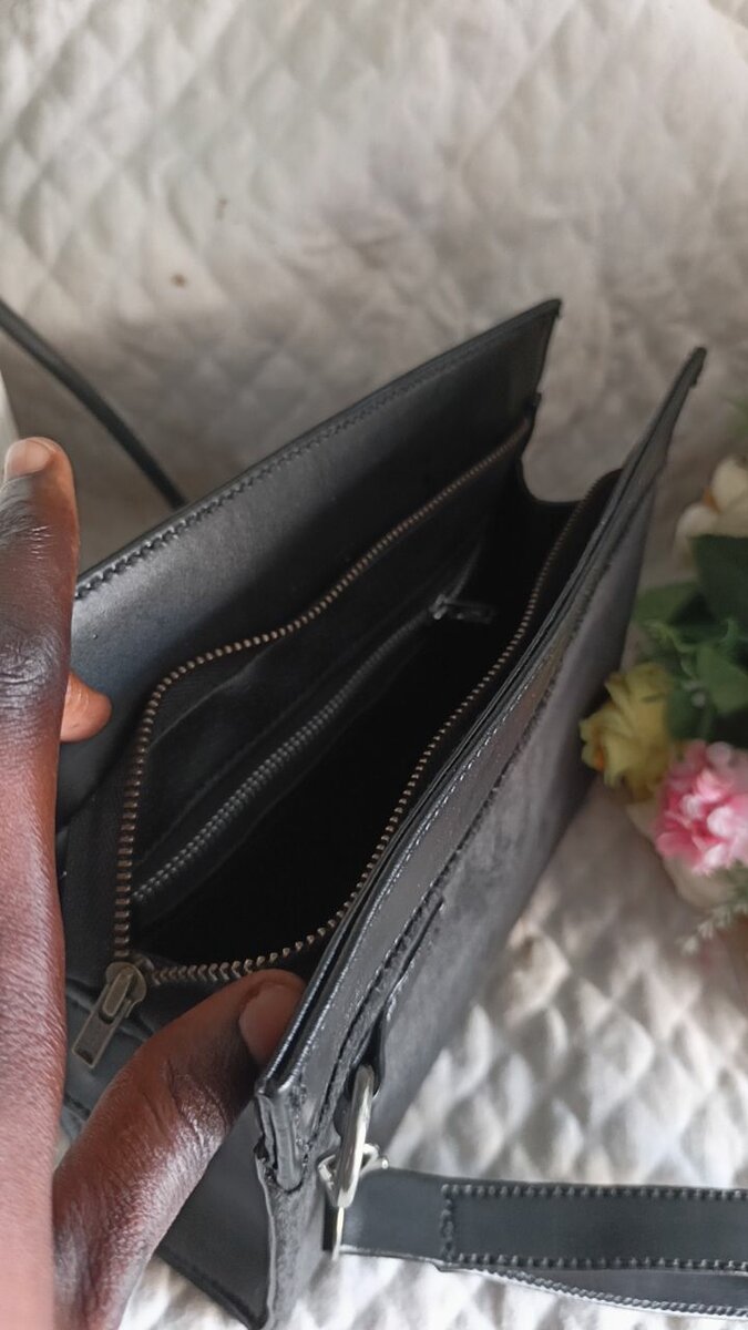 Pochette élégante en cuir