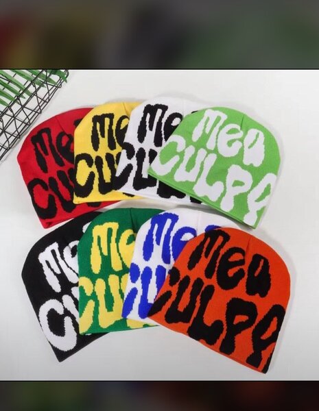 Bonnets colorés à motifs