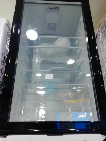 Réfrigérateur vitré élégant