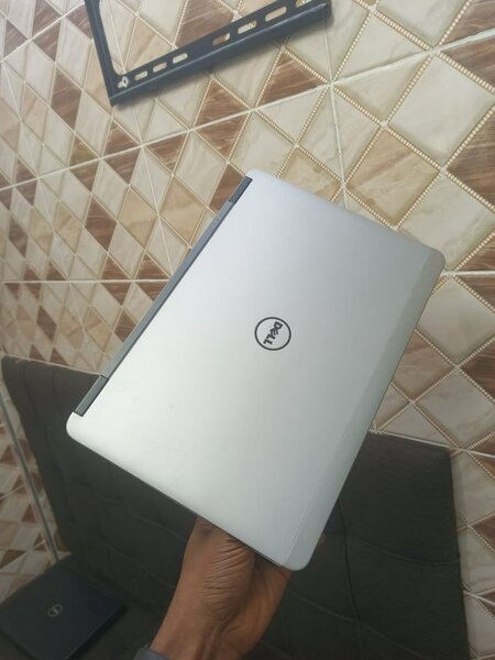 DELL latitude E7270 core i5