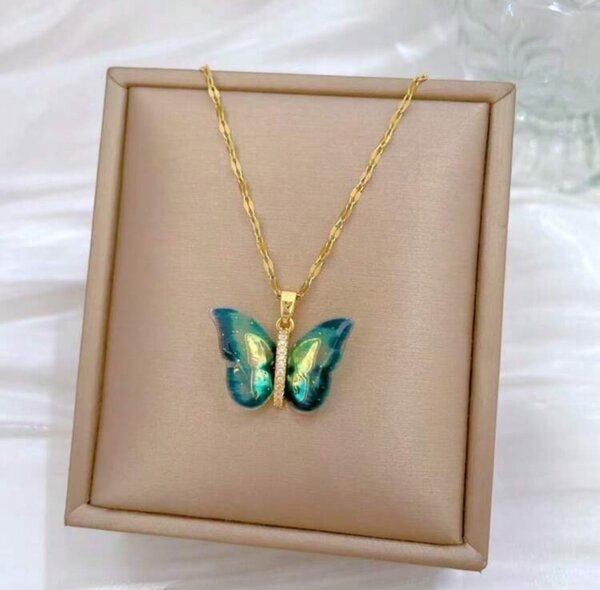 Fadeless  butterfly necklace