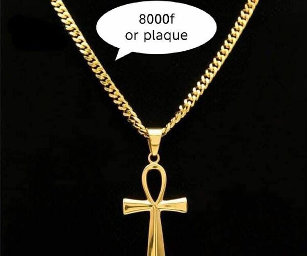 Collier croix doré élégant