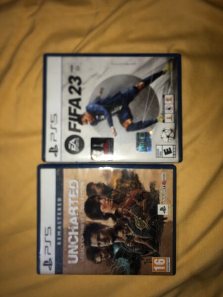 Jeux PS5 FIFA 23 et Uncharted