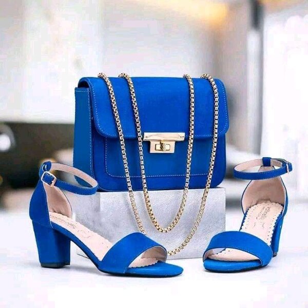 Ensemble sac et sandales bleus