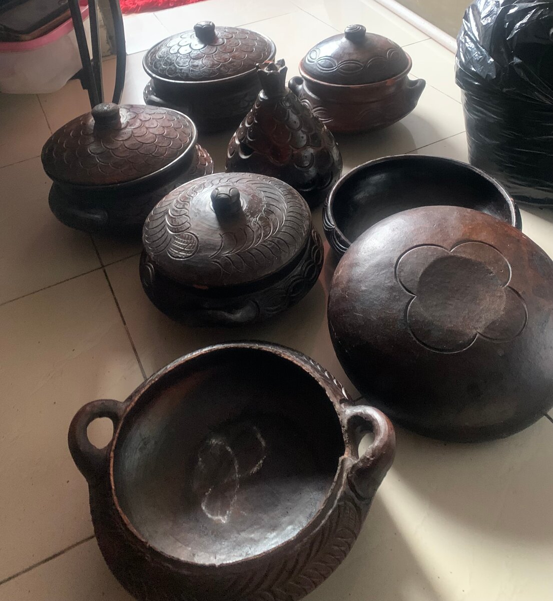 soupières et taliers en terre