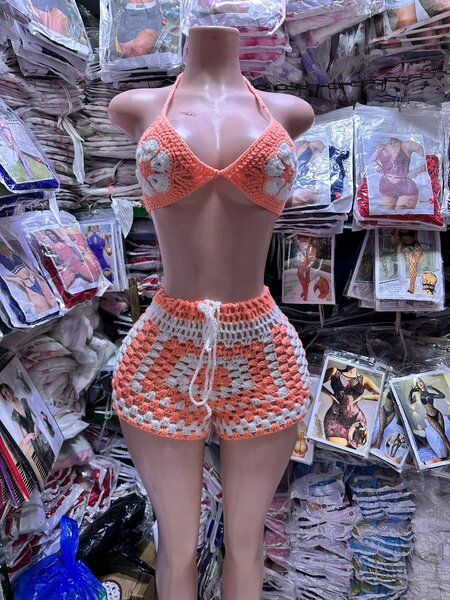 Ensemble crochet bikini et short