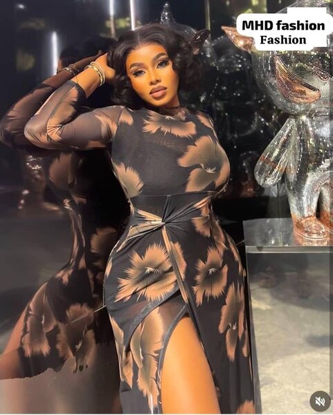 Robe élégante à motifs floraux