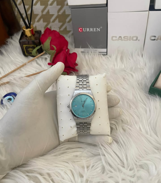 Montres élégantes en acier inoxydable