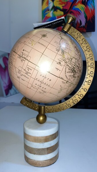 GLOBE MAP