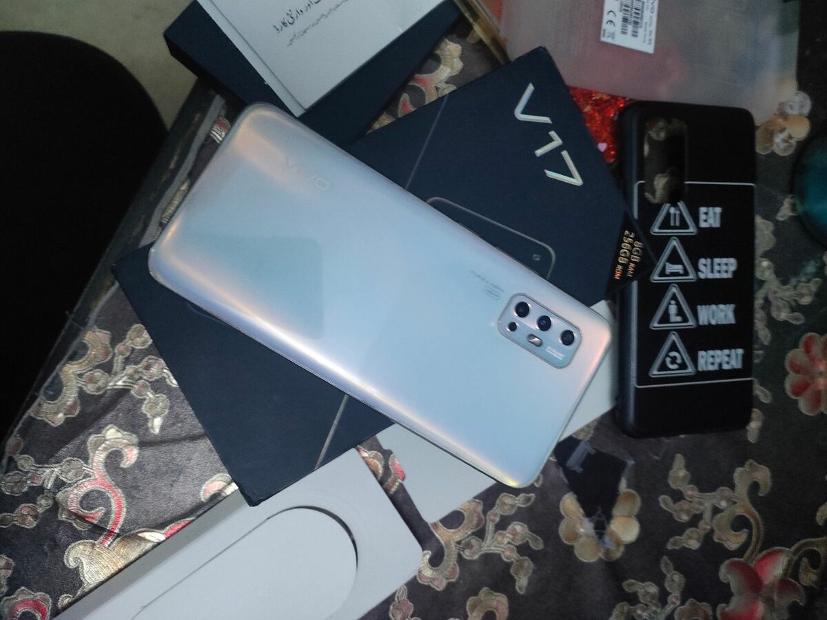 Vivo v17 (8/256)
