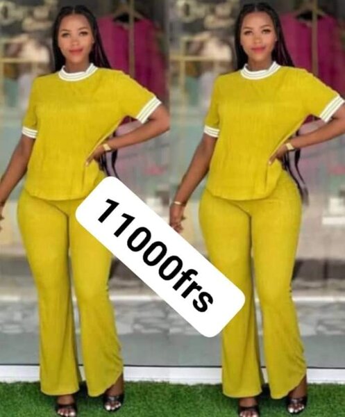 Ensemble de vêtements femme - T-shirt et pantalon