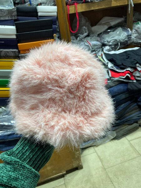 Chapeau en fourrure synthétique rose