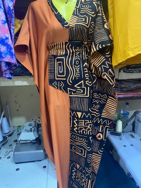Robe en pagne et en tissu