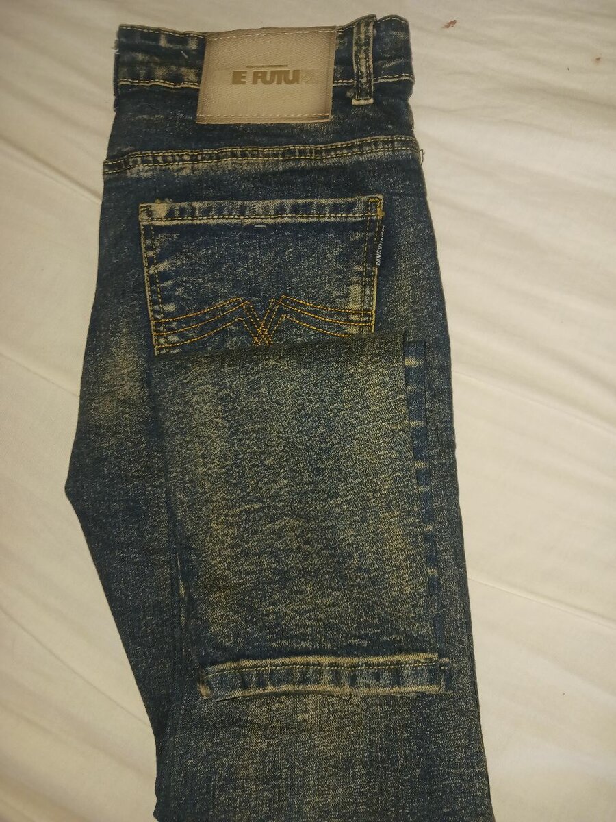 Jean bleu foncé délavé