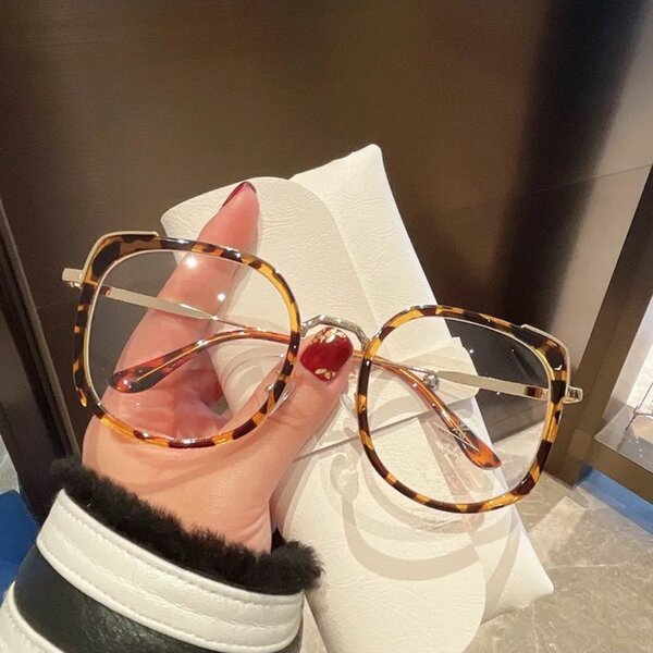 Lunettes carrées à motif écailles