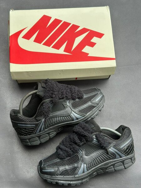 Nike Sneakers Noir Peluche