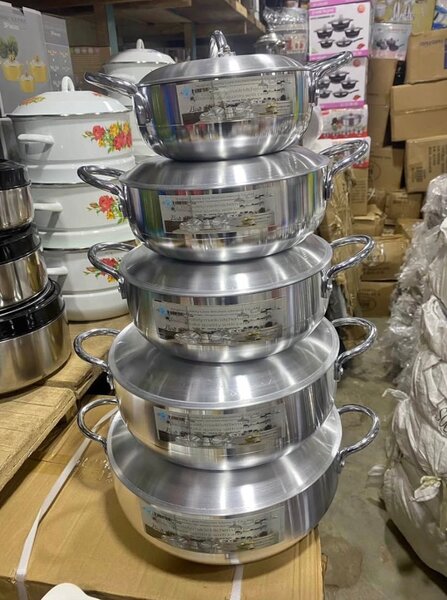 Batterie de cuisine en acier inoxydable