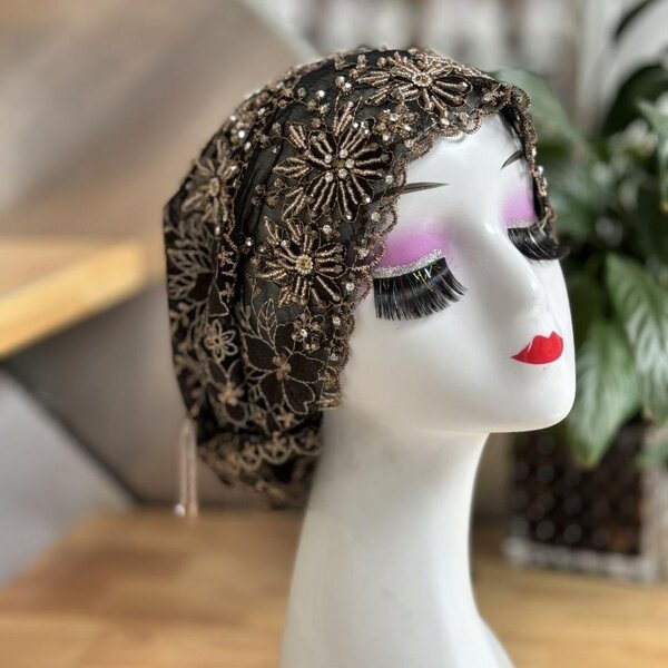 Élégant Bonnet en Dentelle