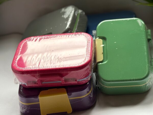 3-4 lunchbox compartment with sauce container